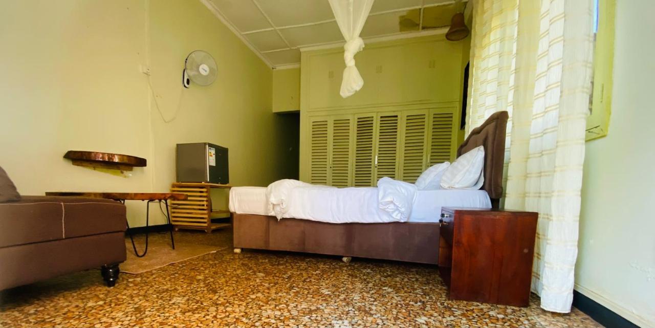 Afro Smile Hotel And Guest House-Τζίντζα Εξωτερικό φωτογραφία